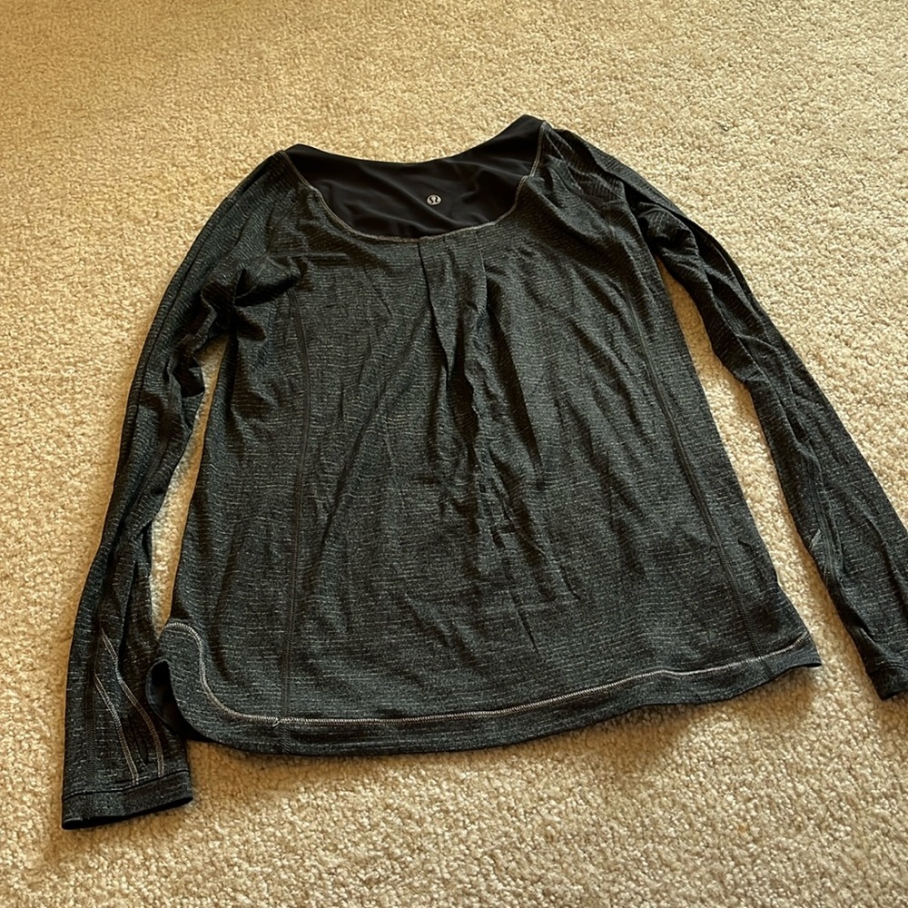Size 4 lululemon long sleeve